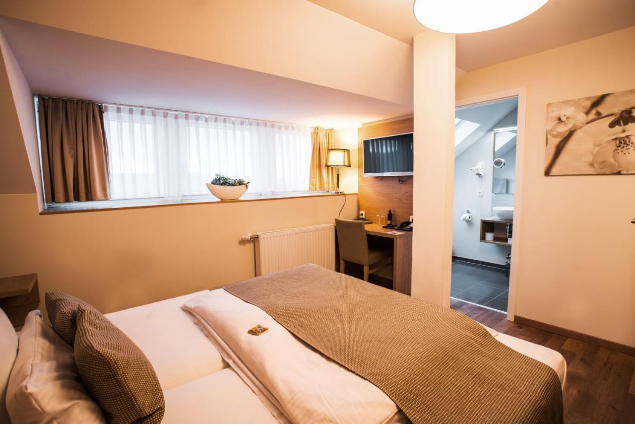 Hotel & Restaurant Rizzelli Superior Neustadt an der Aisch Extérieur photo